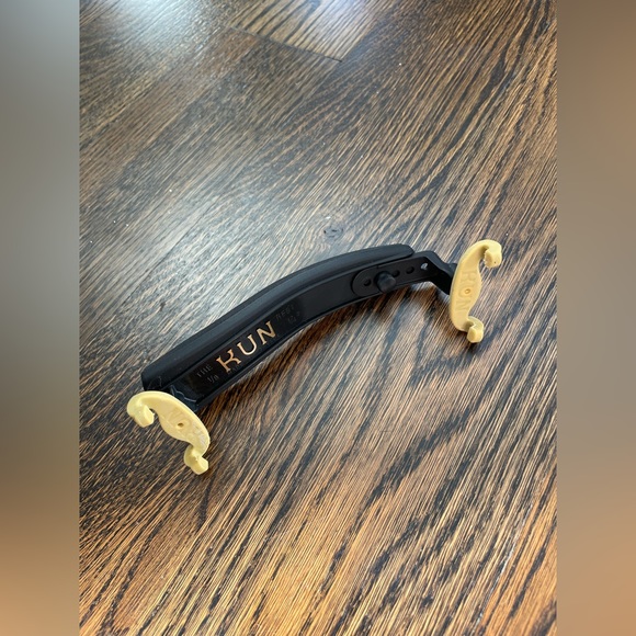 Kun 1/4 - 1/8 Violin Shoulder Rest - Picture 5 of 7